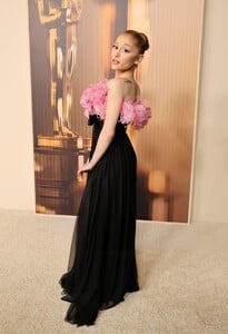 571103186_ariana_5.jpg