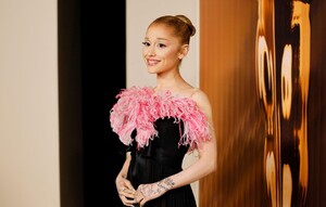 571103189_ariana_6.jpg