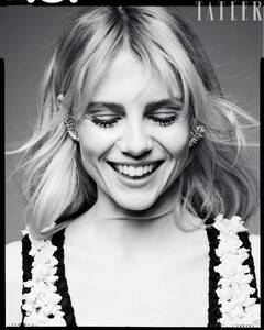 571214990_lucy-boynton-luc-braquet-2025-4.jpg