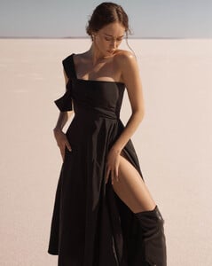 571290812_alycia-debnam-carey-elle-04.jpg