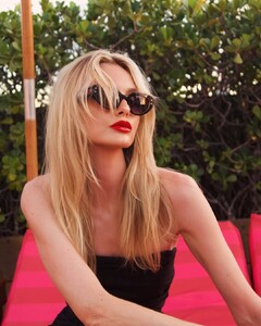 @carolinetrentini For - @carolinaherrera  Summer CH Photo - @iude - @romariocarva (5).jpg