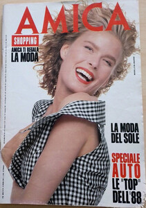 AmicaIT200688no25-26coverVendelaKirsebom.thumb.jpg.9ac76416ec83451fbf867d75d0871de0.jpg