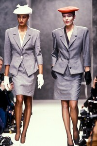 ChristianDior1987HauteCoutureSS7.thumb.jpg.94710ebc244f7484251b86412facee3f.jpg