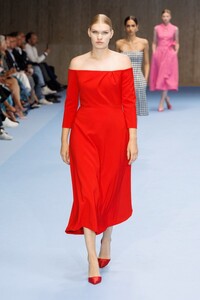 DAIMY_VAN_BETUW_CAROLINA-HERRERA_NYFW-SS25.jpg