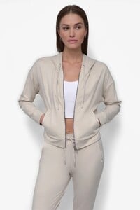 DKNYDP30324_12_DP5J9558_KOV_Fb.jpg