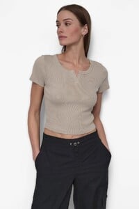 DKNYDP30324_25_DP5T1149_PBL_Fb.jpg
