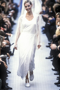 DriesVanNoten1996WomenRTW111.thumb.jpg.38d50135d28262ed67fa209f4a0550fa.jpg