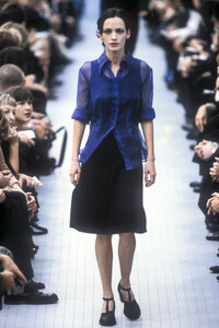 DriesVanNoten1996WomenRTW24.thumb.jpg.f8956860d0a1861b2b7e9ca3ce21a2eb.jpg
