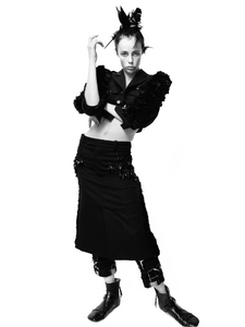 EdieCampbellbyDavidSims(LeSoleilNoir-VogueParisDecember2013)6.thumb.png.a5ec387cca3dacc32315a52848880c2d.png