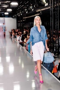 JOOP-JEANS_Fashion-Show_04.thumb.jpg.a002fd52a4084210229f671ef097580e.jpg
