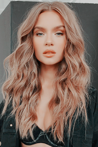 Josephine Skriver1.png