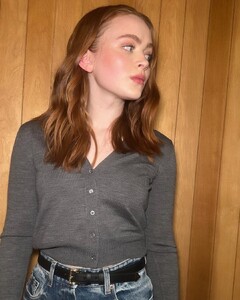 Keep it casual @sadiesink_  for Fallon (1).jpg