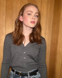 Keep it casual @sadiesink_  for Fallon (2).jpg