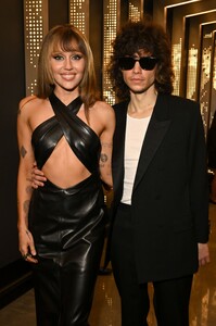 MileyNow001 (1).jpg