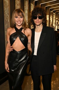 MileyNow002 (1).jpg