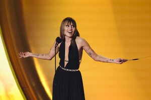 MileyNow004.jpg