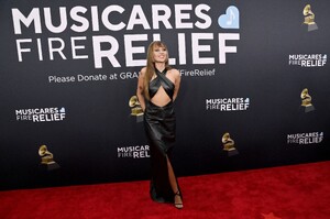 MileyNow201.jpg