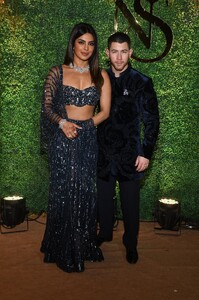 Priyanka_Malaysia_281129~61.jpg