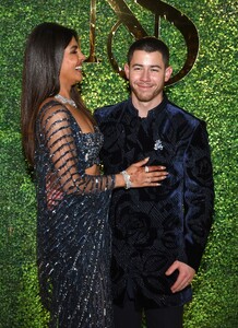 Priyanka_Malaysia_282029~40.jpg