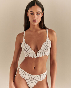 SCOTTAVENUE-SOFT-TRIANGLE-OFFWHITE_3442.thumb.jpg.60c13e2101a9353b6ae591269aa4b9be.jpg