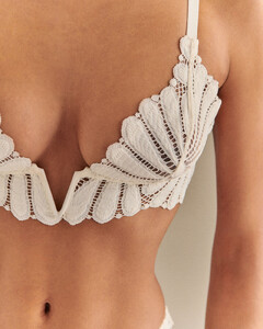 SCOTTAVENUE-SOFT-TRIANGLE-OFFWHITE_3456.thumb.jpg.08fb2c758537b83fb0d2c37b6aae3bca.jpg