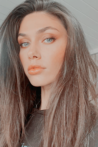 Vika Bronova1.png