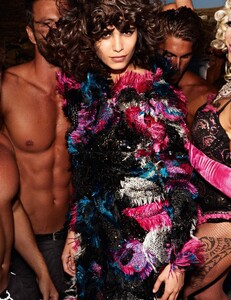 Vogue-Paris-November-2015-Mica-Arganaraz-and-Rianne-Van-Rompaey-by-Mario-Testino-05.thumb.jpg.aaec2a84a67a5f6be0e491b32ee8da82.jpg