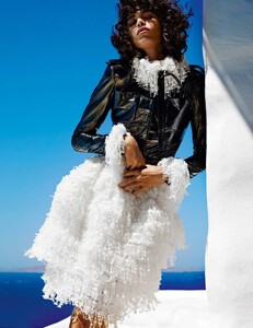 Vogue-Paris-November-2015-Mica-Arganaraz-and-Rianne-Van-Rompaey-by-Mario-Testino-14.thumb.jpg.efd1b5fabc8aaf3f61f90422916f846e.jpg