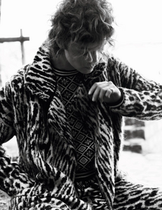 VogueSeptem2015_ebook3000-1659.thumb.png.de0ef02ed1c095498399f328506ced86.png
