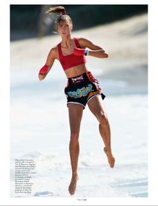 Vogue_Paris_-_Avril_2014-129.thumb.png.1ba3b6cdfe57ef43835f280911c55d33.png
