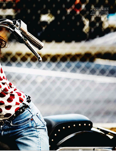 Vogue_Paris_-_Avril_2014-169.thumb.png.96c59cd9f536cc51dc4e0f0321226d67.png