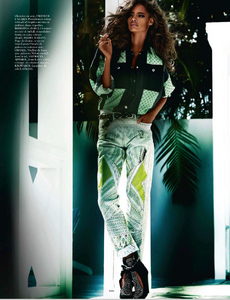 Vogue_Paris_-_Avril_2014-182.thumb.png.702d17a24a0b009cfac08a4ff70d9115.png