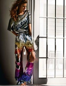 Vogue_Paris_-_Avril_2014-185.thumb.png.3606353c9b8a7d743c95c812d05cf789.png