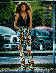 Vogue_Paris_-_Avril_2014-186.thumb.png.48ff18d37efc24e2261b94fb1af9e081.png
