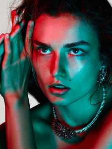 Vogue_Paris_-_Octobre_2015-727.thumb.png.0040cf2e223b4ce7b3f7128a6ffe23c7.png