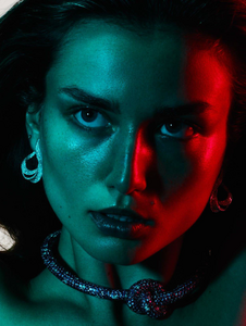 Vogue_Paris_-_Octobre_2015-734.thumb.png.fda42dc7904118210ce18adb517e7f9b.png
