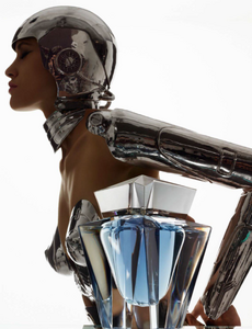 Vogue_Paris_-_Octobre_2015-885.thumb.png.e367f237b0a1cb22bfbcb3d0360a74cd.png
