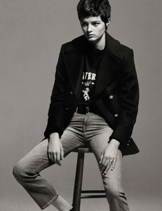 Vogue_Paris_-_Octobre_2015-901.thumb.png.e3e21606d74b3f2b74096ae50ef0c427.png