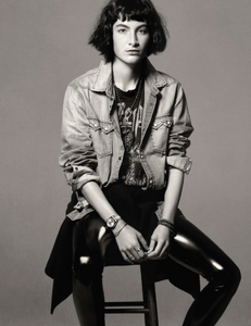 Vogue_Paris_-_Octobre_2015-902.thumb.png.cca09d79a1b7fbdeca6a44800a1fc1dc.png