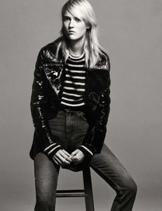 Vogue_Paris_-_Octobre_2015-903.thumb.png.d361a6a9b55750888e1efa58bd067e86.png