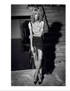 Vogue_Paris_Fevrier_2013-187.thumb.png.dde52c41c77a5e55f4f3aa9fb8ba4102.png