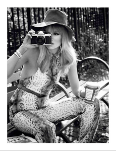 Vogue_Paris_Fevrier_2013-215.thumb.png.ec03589de5e2ebdc692d61f9cd996997.png