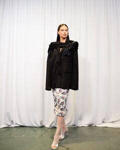 _NewYorkFashionWeek continued tonight with _ToryBurch_s twisted take on American sportswear. Models including _irinashayk_ _mona_tougaard_ _palomija and _a_1.jpg