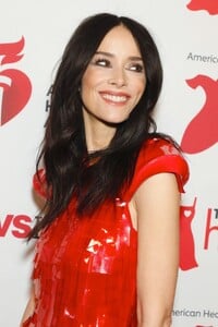 abigail-spencer-at-2025-aha-s-red-dress-collection-1.jpg