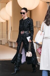abigail-spencer-at-giambattista-valli-show-during-paris-fashion-week-03-01-2024-10.jpg