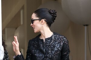 abigail-spencer-at-giambattista-valli-show-during-paris-fashion-week-03-01-2024-8.jpg