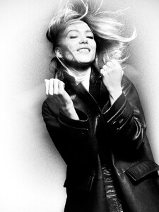actrice_04.thumb.jpg.55ac71cc275663042948fc5bbeff7d12.jpg