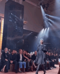 deva.thumb.gif.2ce51c8aaaf6c33f3b8a4feeb8288fbc.gif