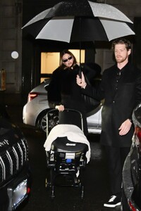 hailey-bieber-out-with-baby-in-rainy-city-01.31.2025-0.jpg
