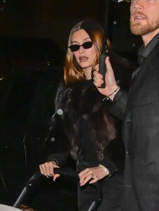 hailey-bieber-out-with-baby-in-rainy-city-01.31.2025-1.jpg